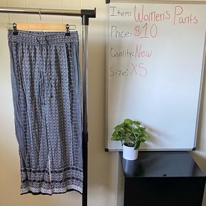 ARA CHRISTINE Women's Black&White Geo Pattern Dress Pants. Size XS